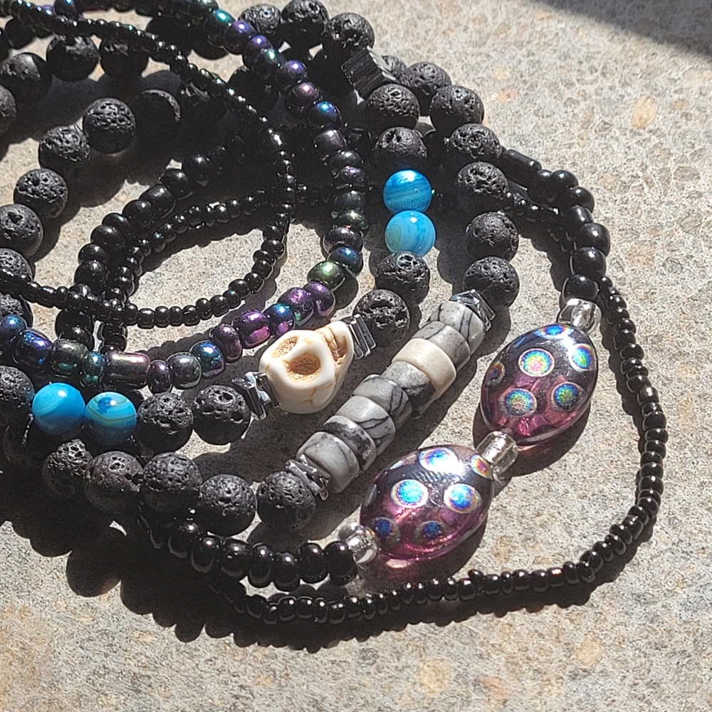 ร6 Hematite Skull Halloween Crystal Glass Lava Bead Bracelet Set - Picture 4 of 5